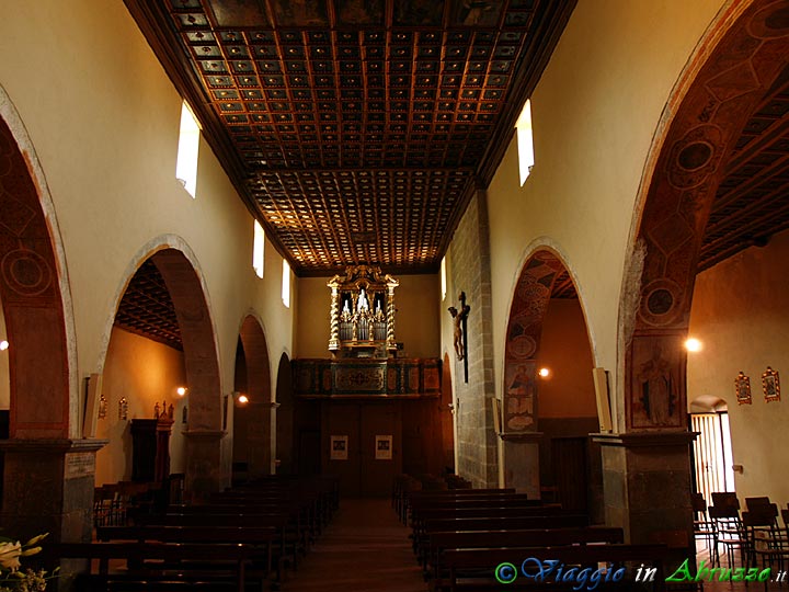 24-P6161094+.jpg - 24-P6161094+.jpg - La chiesa parrocchiale di S. Pietro (XVI sec.).